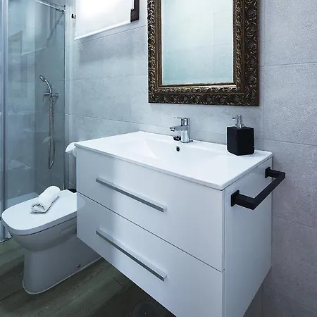 La Terraza De Lulu Little شقة كاديز